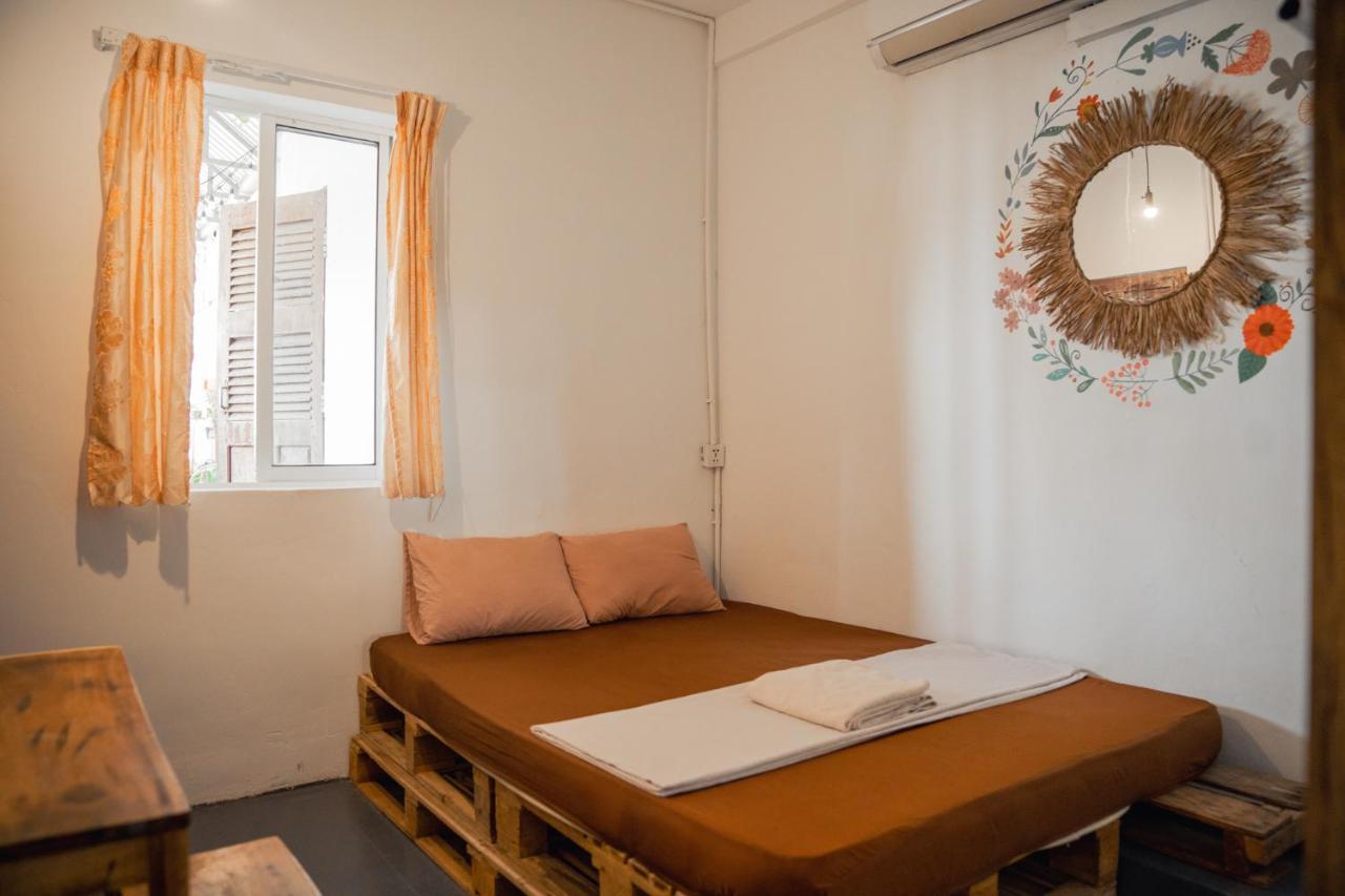 Sacred Lotus - Vegan Cafe X Hostel Phnom Penh Luaran gambar