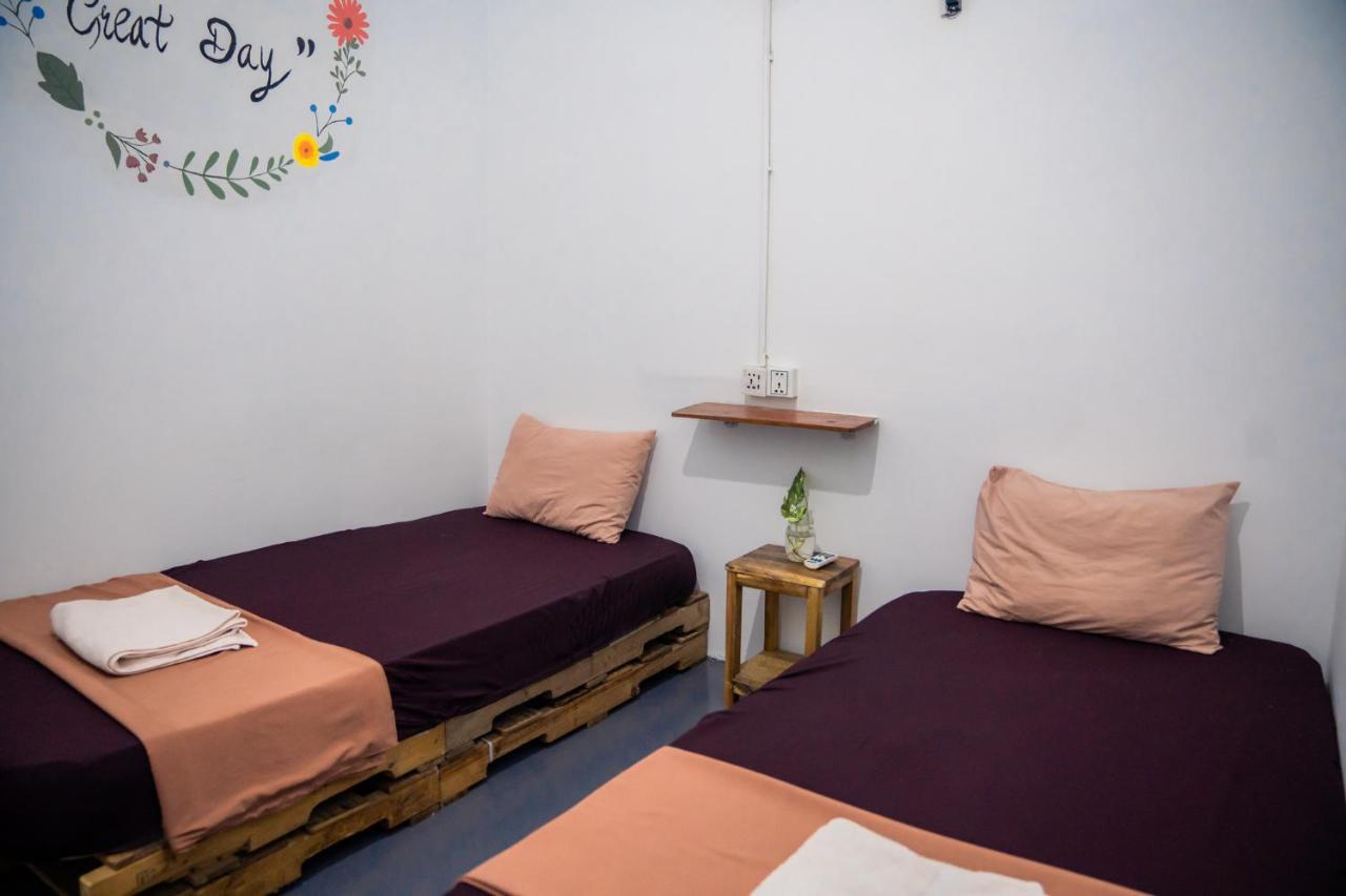Sacred Lotus - Vegan Cafe X Hostel Phnom Penh Luaran gambar