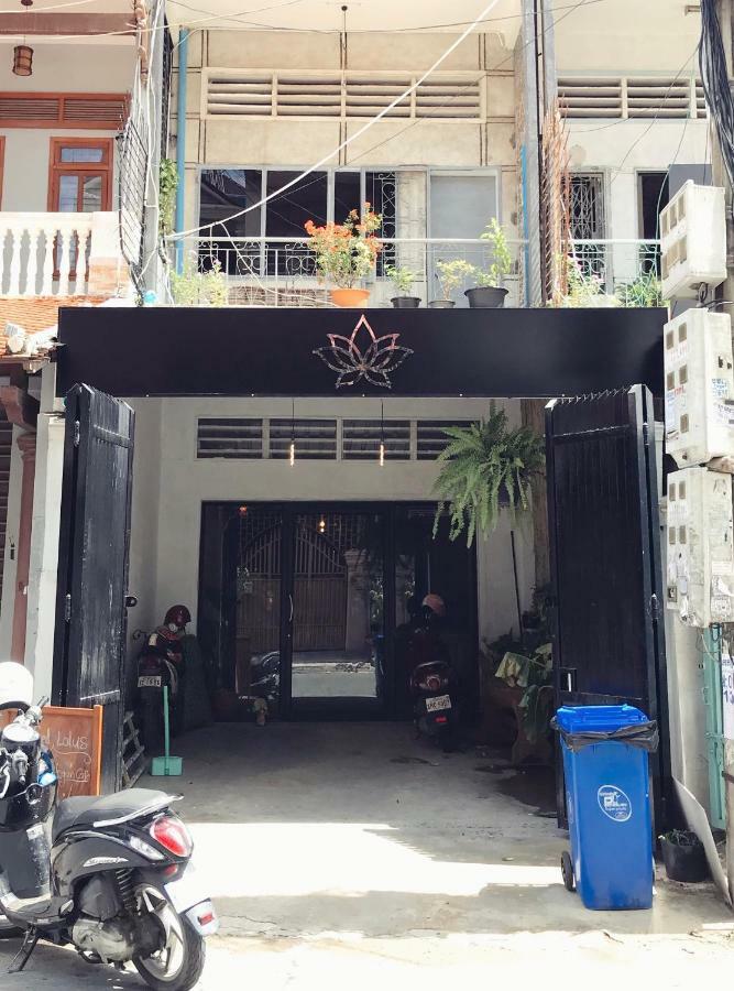 Sacred Lotus - Vegan Cafe X Hostel Phnom Penh Luaran gambar